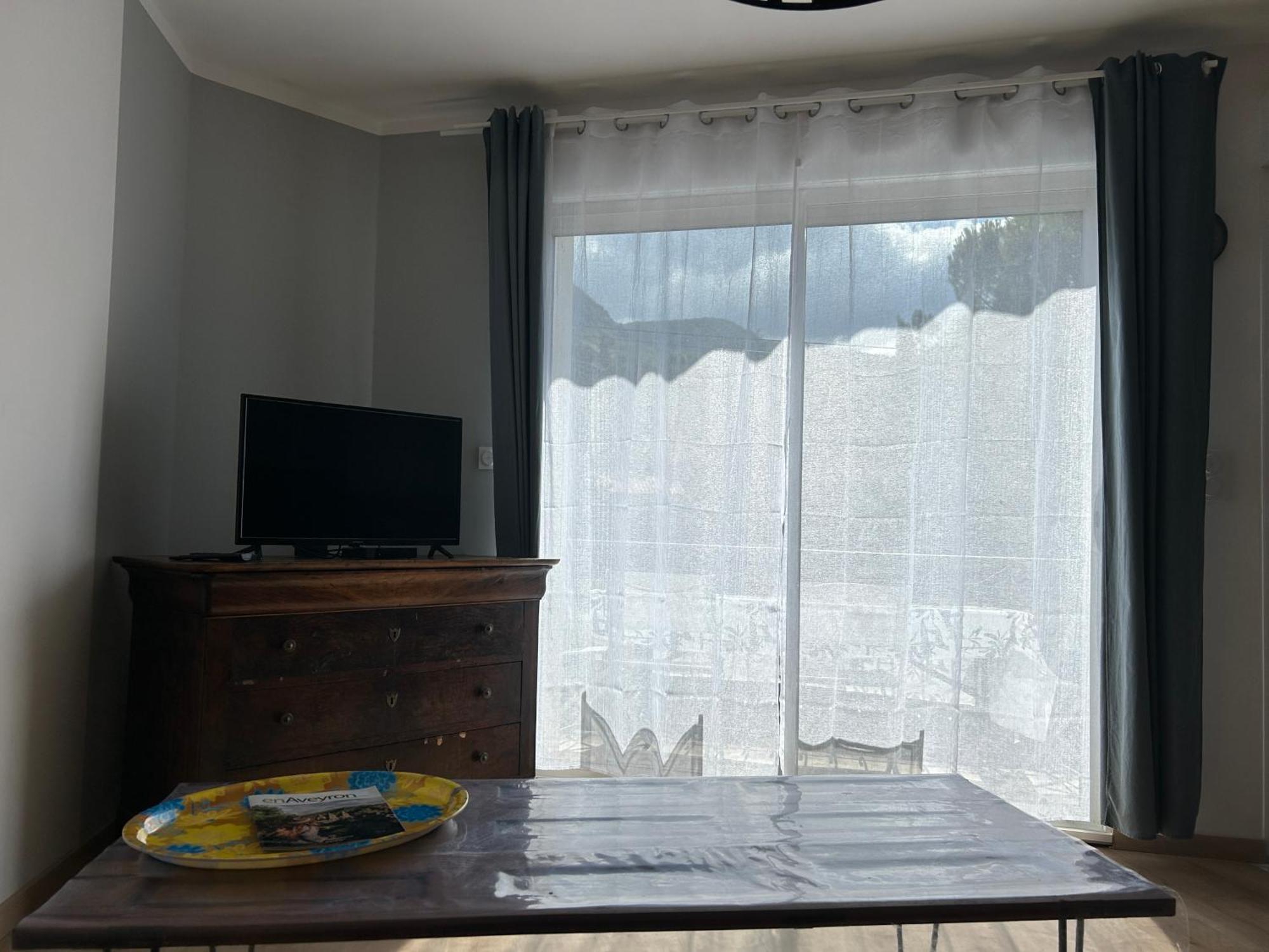 Les Plantades Aveyronnaises Apartment Saint-Georges-de-Luzençon Exterior foto